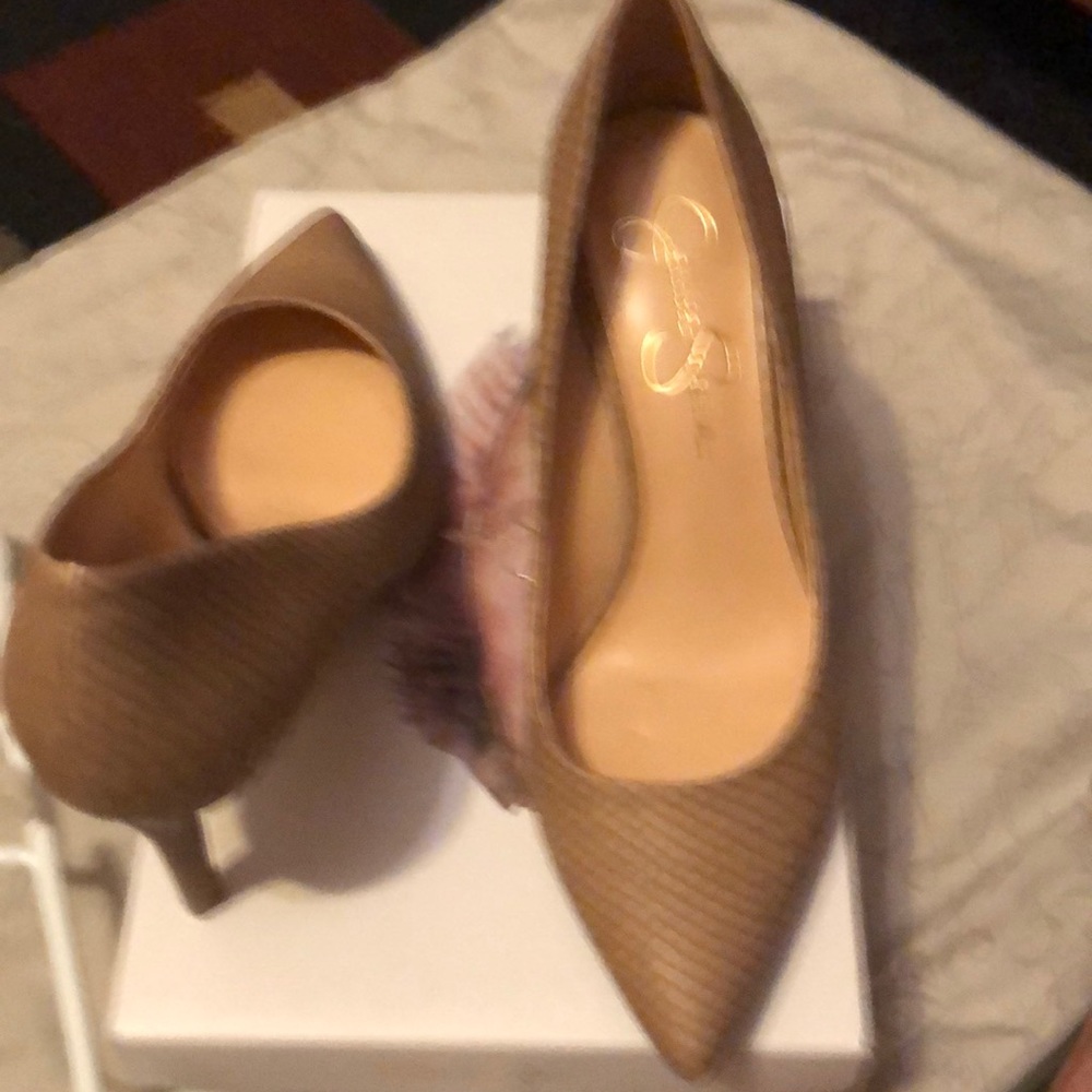 Jessica Simpson levin nude pumps